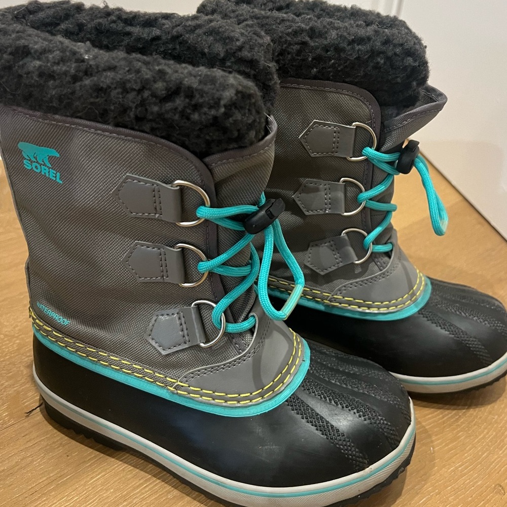 Excellent condition kids Sorel Yoot PAC Waterproof Boots